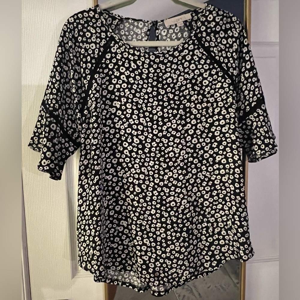 Loft size M black and white floral blouse